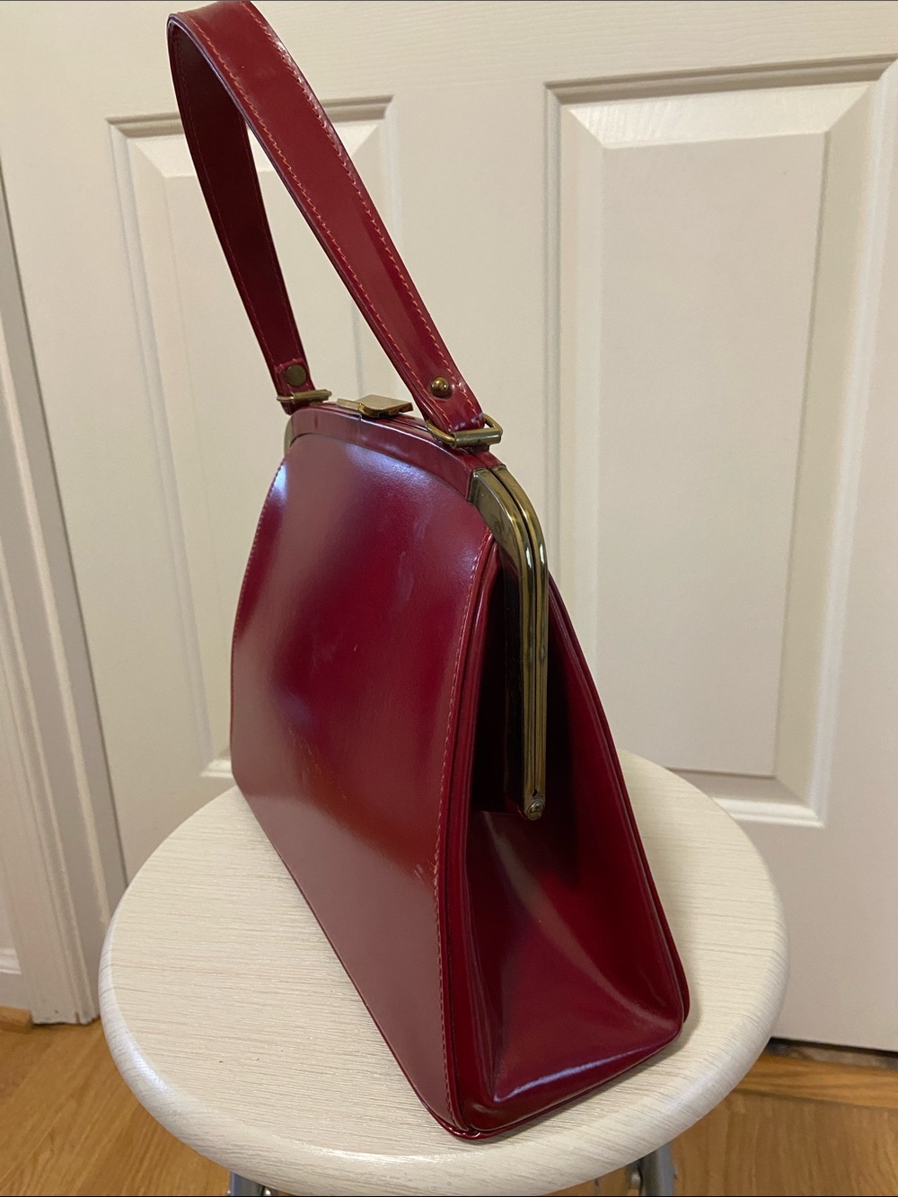 Structured Red Top-Handle Satchel - Picture 4 of 7